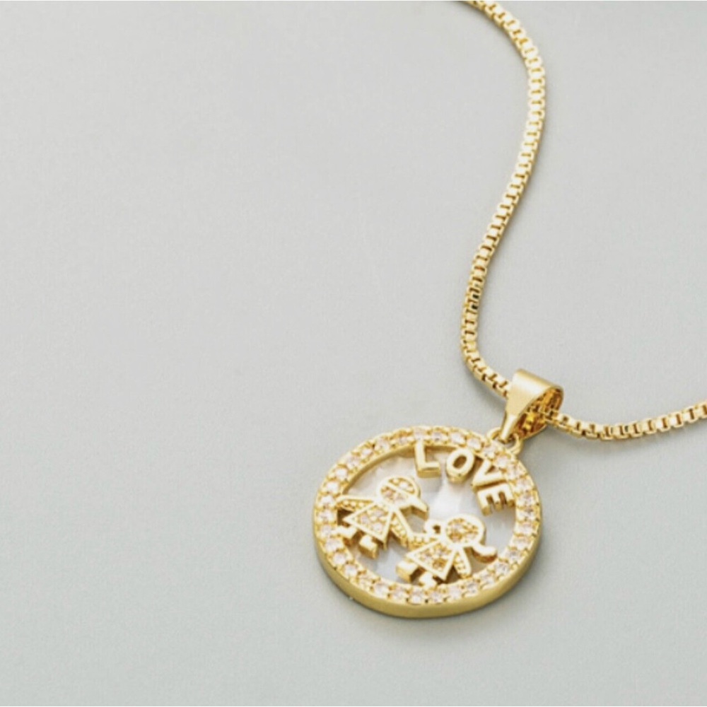 Love Boy and Girl Shell Pendant  Shiny Zircon 18K Gold Plated Copper - Picture 2 of 3